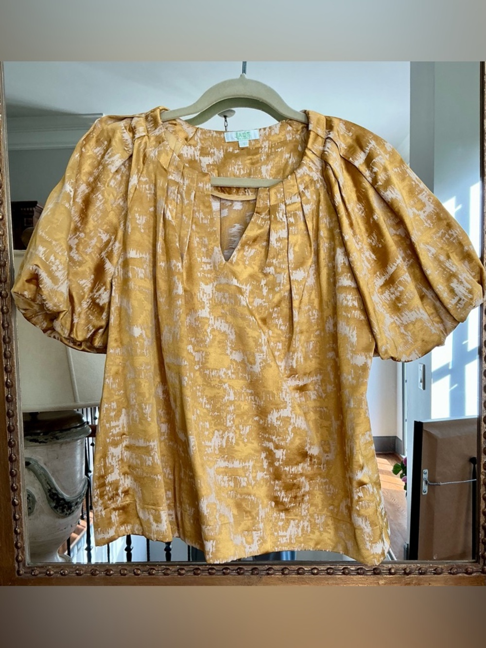 JADE Boutique Metallic Puff-Sleeve Blouse. Super Stunning and Fun!